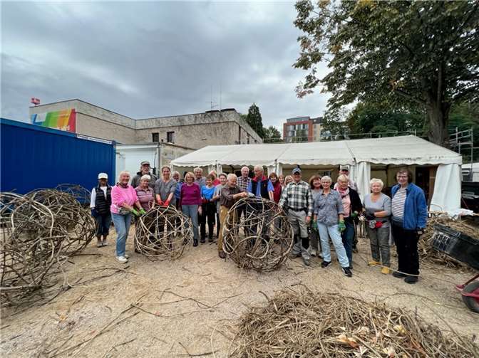 Die Umgestaltung wird von beinahe 40 freiwilligen Helfern durchgeführt.  Foto:privat