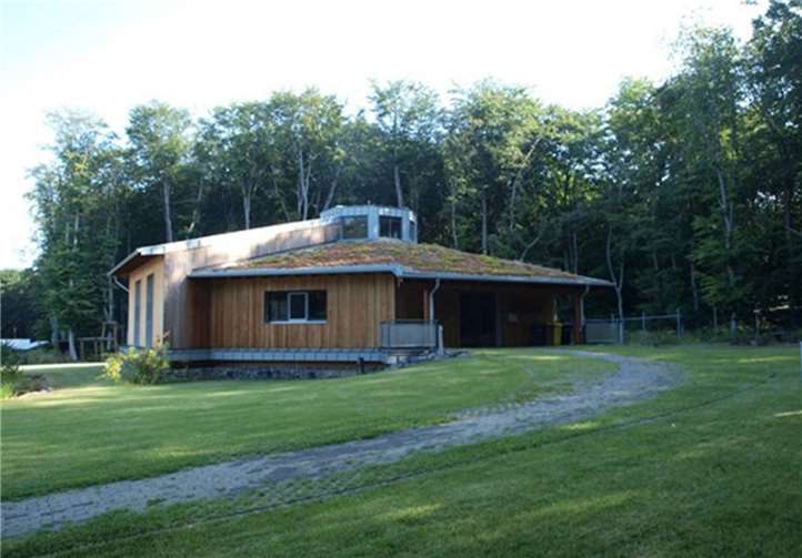 Die Umweltlernschule am Abfallwirtschaftszentrum „Auf dem Scheid“ in Niederzissen. Eine der Aufgaben dort: FÖJ-ler betreuen bei umweltpädagogischen Führungen.  Kreisverwaltung Ahrweiler