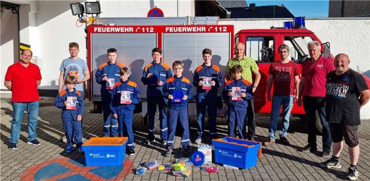 Die Unfallkasse stellte eine „Bewegungskiste“ für jede Jugendfeuerwehr zur Verfügung. In diesen Kisten befinden sich einige Spiele, welche die Jugendliche zu mehr Bewegung motivieren soll. Foto: privat