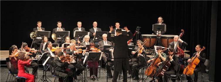 Die Ungarische Kammerphilharmonie unter der Leitung von Antal Barnás tourt jedes Jahr im deutschsprachigen Raum. Das Programm beinhaltet Klassiker der Oper und Operette der goldenen Wiener Jahre. privat