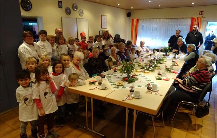 Die Unkelbacher Senioren waren vom Auftritt der „Spatzen“ total begeistert.Foto: privat