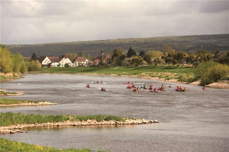 Die Unkeler Kanuten auf ihrer Paddeltour die Weser abwärts in Richtung Niedersachsen. privat