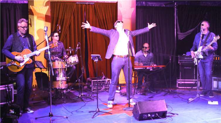 Die Unkeler Michael Hommerich, Werner Conrad, Philipp Walbröhl und Werber Conrad sind die „Blue Denims“ von Frontman Sam Cheanz. DL