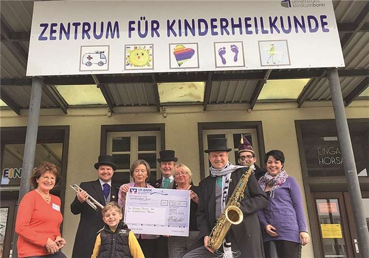 Die Unkeler Ratsherren brachten einen Scheck in Höhe von 900 Euro mit.privat