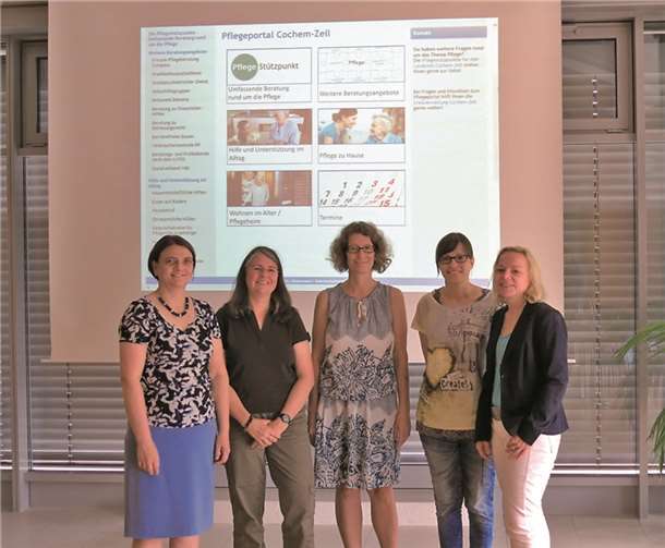 Die Unterarbeitsgruppe der Regionalen Pflegekonferenz bei der Vorstellung des neuen Pflegeportals. (v.l.n.r. Elke Vogel, Brigitte Boost, Anja Toenneßen, Michaela Schubach und Birgit Mohr. Es fehlt Dorothee Waldorf).privat