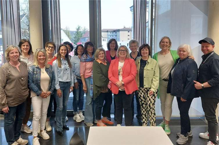 Die Unternehmerfrauen im Handwerk, Arbeitskreis Bad Neuenahr-Ahrweiler, haben ein Seminar zum Thema „KI und ChatGPT“ in der AhrAkademie für die Mitglieder durchgeführt.  Foto: privat