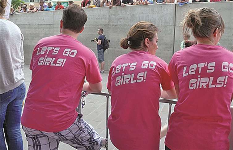 Die Unterstützung von draußen fehlte nicht.