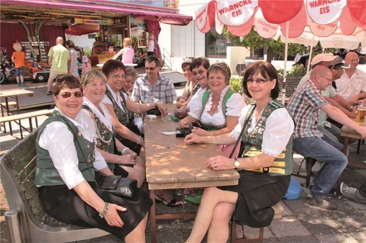 Die Urbarer Schützenfrauen ließen sich den Kirmesbesuch bei bestem Wetter ebenfalls nicht entgehen.