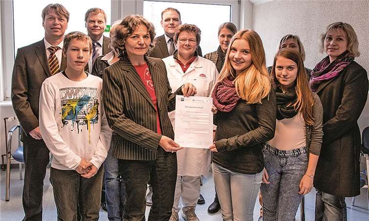 Die Urkunde besiegelte eine Kooperation, bei der es Gewinner auf beiden Seiten gibt.  EP