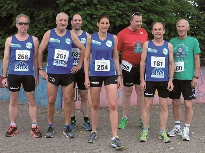 Die Urmitzer Läufer erreichten gute Platzierungen: v.l. vordere Reihe: Thomas Wald, Edward Nocker, Monika Kracke, Wolfgang Custodis, Hermann Britz; hinten: Ralf Schüller, Sven Kreienbrock. privat
