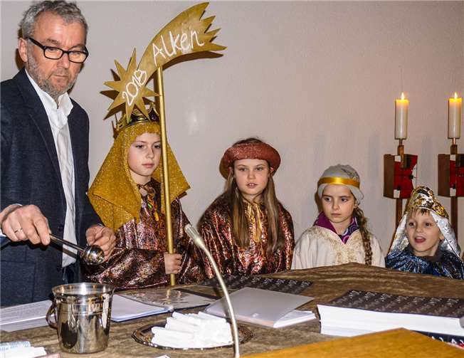 Die Utensilien, die zum Sternsingen gehören, wurden in der Messe gesegnet.