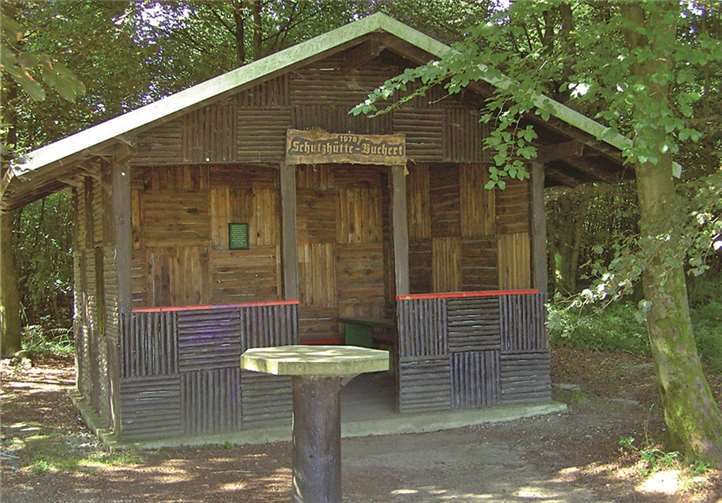 Die Vandalismus zum Opfer gefallene Hütte „Im Buchert“ ist wieder hergerichtet. privat