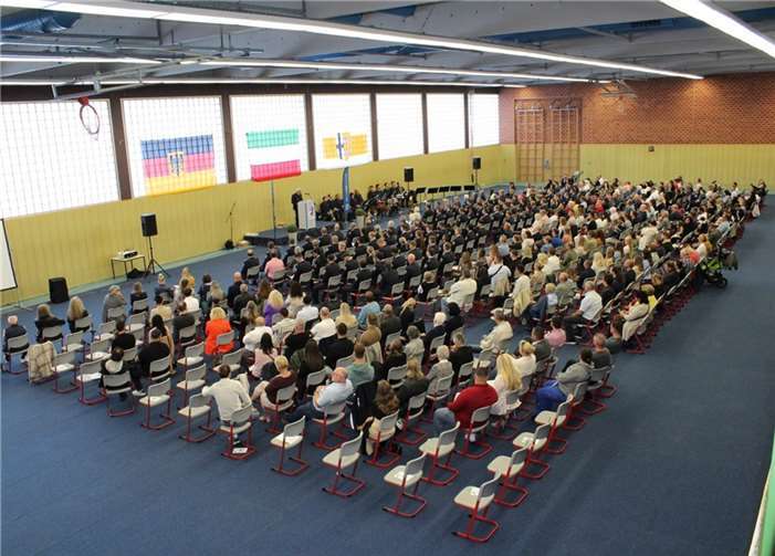 Die Verabschiedung ist im vollen Gange.