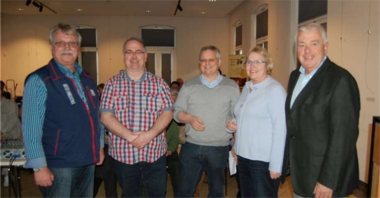Die Veranstalter Norbert Natschke, Uli Keiper und Harald Trinkaus vom Film- und Fotoclub Ahrweiler konnten zu dem gelungenen Abend auch Stadtbürgermeisterin Gabriele Hermann-Lersch und MdL Guido Ernst begrüßen. FA