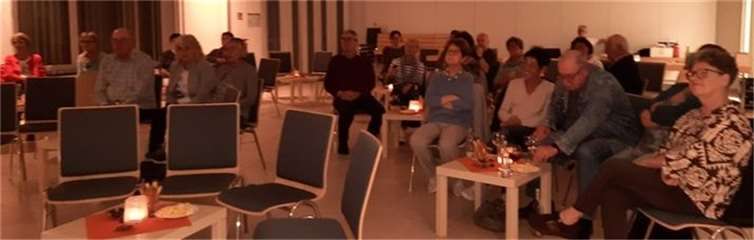 Die Veranstaltung „Vino-Kino“ im Gemeindehaus Ettringen.  Foto: privat