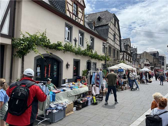 Die Veranstaltung war ein voller Erfolg für Käufer, Verkäufer und die Kinder der Kita Tatzelwurm Kobern.  Quelle:Ortsgemeinde Kobern-Gondorf