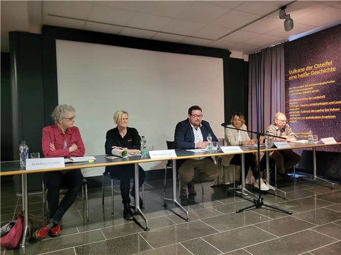 Die Verantwortlichen der einzelnen Vulkanpark Attraktionen berichteten über Neuerungen und Veranstaltungen. Fotos: WAMFO.DE
