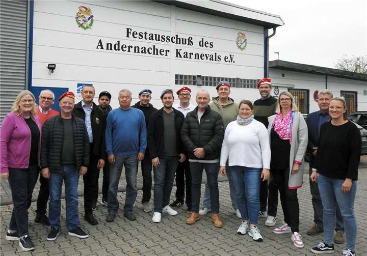 Die Verantwortlichen des Andernacher Karnevals stellten sich zum Gruppenfoto.  Foto: WAMFO.DE