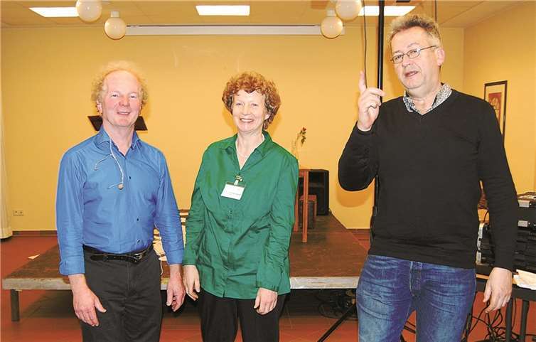 Die Verantwortlichen für den bemerkenswerten Theaterabend. (V.l.) Schauspieler Thomas Borggrefe, Sozialpädagogin Martina Gruber, Beschallungstechniker Clemens van Engelen.  FA