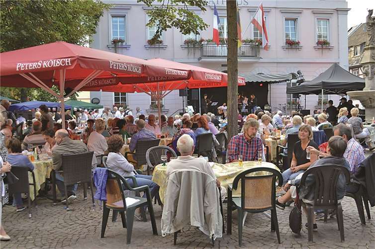 Die Verantwortlichen konnten sich über einen voll ausgelasteten Marktplatz freuen.