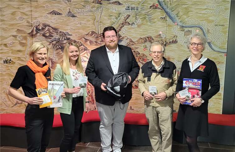 Die Verantwortlichen stellten sich zum Gruppenfoto. Foto: WAMFO.DE