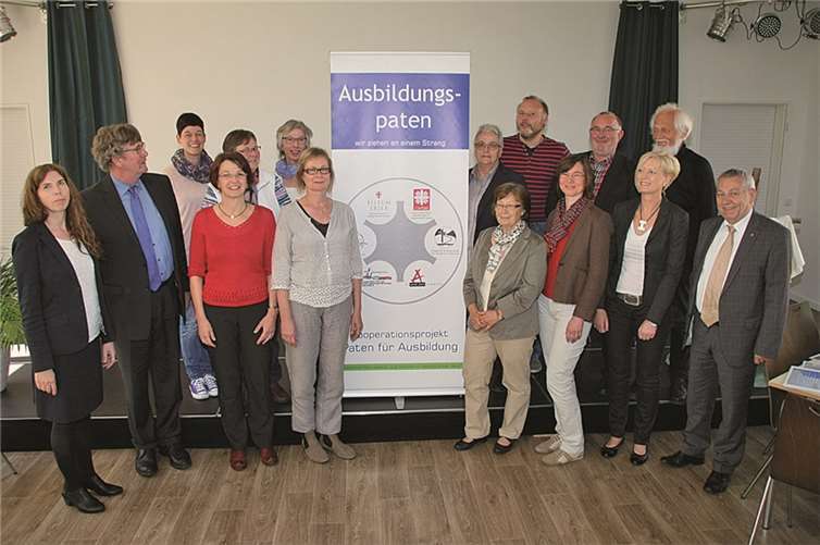 Die Verantwortlichen von Caritas, Dekanaten, evangelischer Kirche, Aktion Arbeit, Diakonie und Landkreis haben sich zum Austausch getroffen.privat