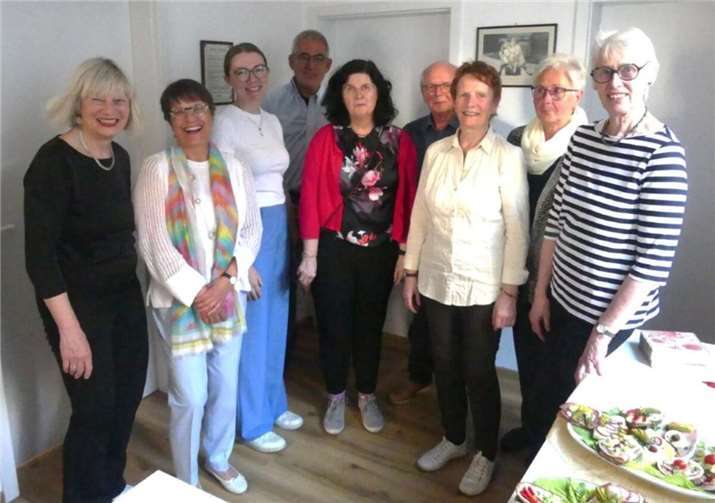 Die Verantwortlichen von donum vitae freuten sich über die Unterstützung sowie die zahlreichen Gäste bei der Einweihungsfeier (v.l.): Connie Nattermann, Lilo Kohl, Sophia Hörle, Wiegand Otterbach, Heike Hartkorn, Detlef Dillmann, Brigitte Kazmarek-Lang, Eva Knöllinger-Acker und Christel Kruppa.  Foto: Manfred Kruppa