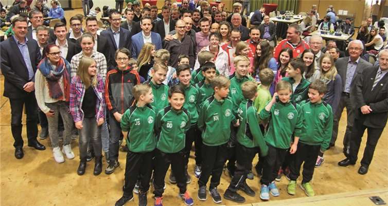 Die Verbandsgemeinde Pellenz ehrte insgesamt 15 Einzelsportler, Mannschaften und Ehrenamtliche für besondere Leistungen und außergewöhnliches Engagement. UBU
