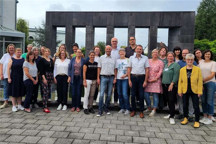 Die Verbandsgemeinde Weißenthurm stärkt Engagement: Beitritt zum Netzwerk Demenz.  Foto: VG Weißenthurm / Andrée Garmjin, Gabi Schneider