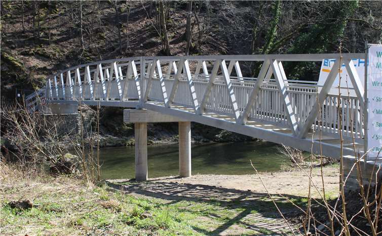 Die Verbandsgemeinde bittet eindringlich, die Brücken-Baustelle nicht zu betreten. Fotos: wite