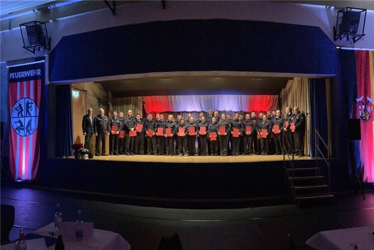 Die Verbandsgemeinte ehrte Mitglieder der Feuerwehr.Foto: VG Ransbach-Baumbach