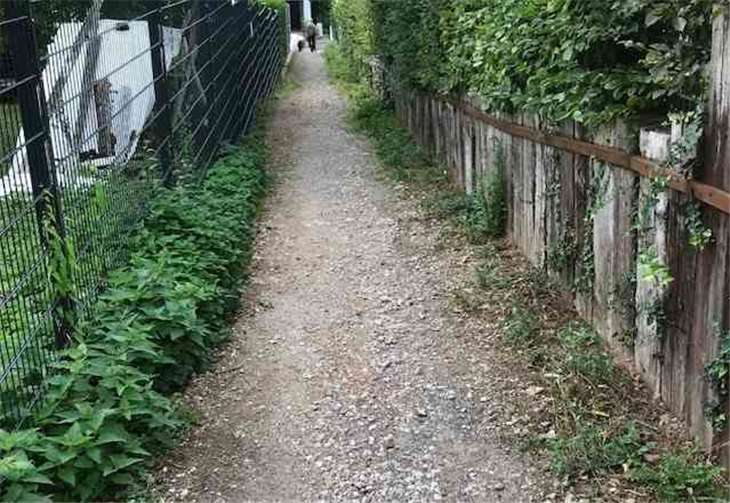 Die Verbindungswege zum Fachmarktzentrum sollen nach Ansicht der CDU ausgebaut werden. Foto: privat