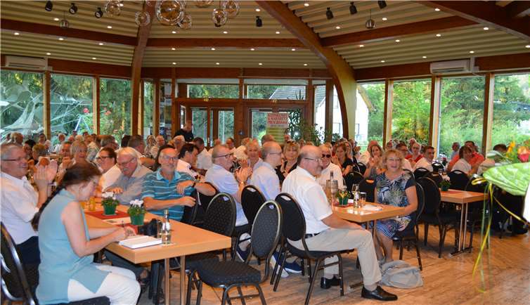 Die Vereine verabschiedetensich im Foyer von Bürgermeister Georgi.