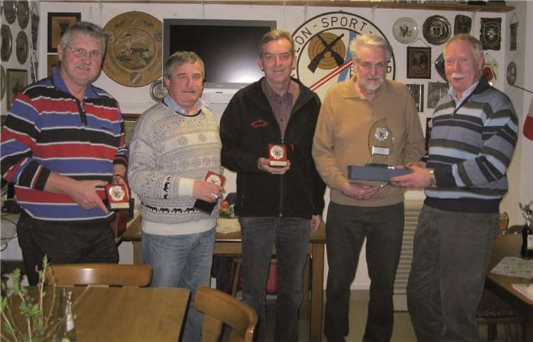 Die Vereinsjubilare Alfred Novotny, K-H. Flöck, Stefan Weinand, Erwin Dentge und BSC-Vors. Wolfram Boemer (v. li.). privat