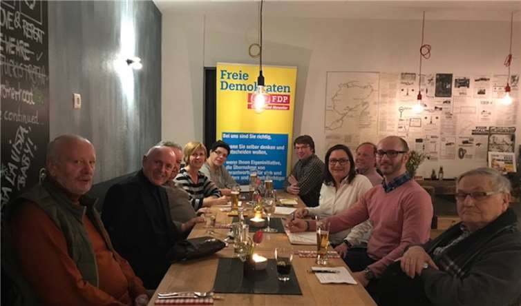 Die Verkehrssituation mit dem geplanten Lückenschluss der A 1 und der künftigen Mautstraße B 257 war ein zentrales Thema der Liberalen.  privat