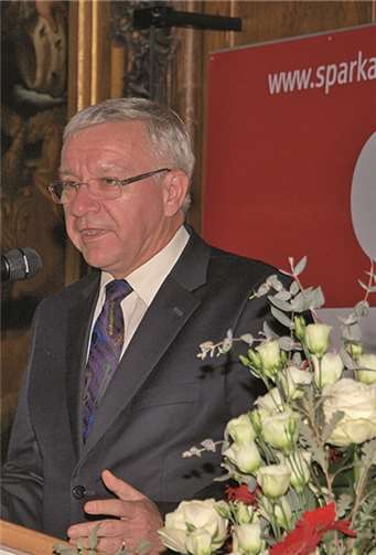 Die Verleihung trägt dazu bei, auch der Öffentlichkeit bewusst zu machen, über welche leistungsfähige Hochschullandschaft die Region verfügt, so Oberbürgermeister Joachim Hofmann-Göttig in seinem Grußwort.