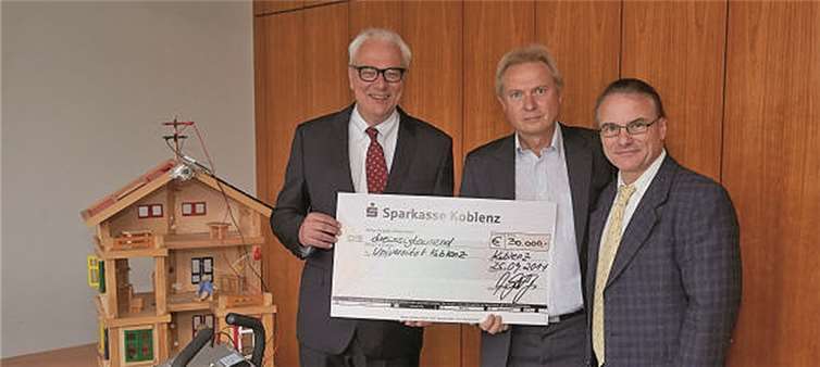 Die Vertragsunterzeichnung fand im Präsidialbüro am Campus Koblenz statt.Thomas Frey, Niederwerth