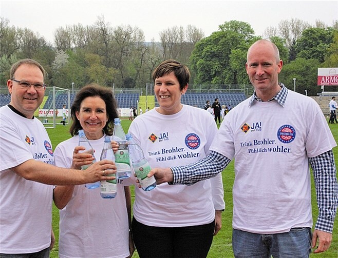 Die Vertragsverlängerung ist unter Dach und Fach. privat