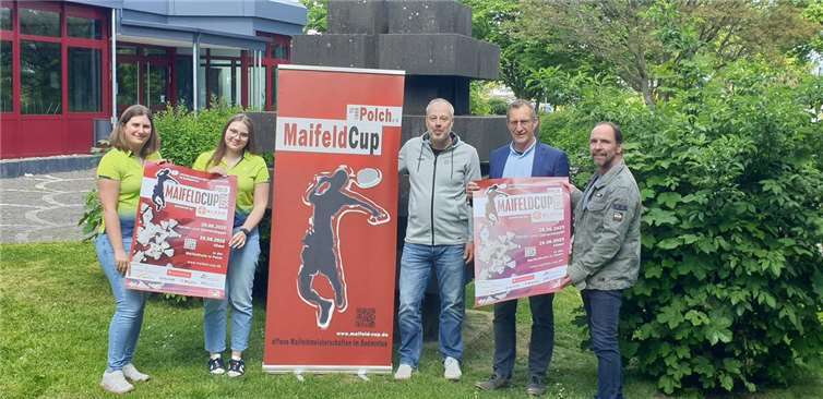 Die Vertreter der Badmintonabteilung freuen sich gemeinsam mit dem Schirmherrn Maximilian Mumm und dem ersten Vorsitzenden der TG Polch, Ralf Schlich, auf das anstehende Turnier. Foto: privat