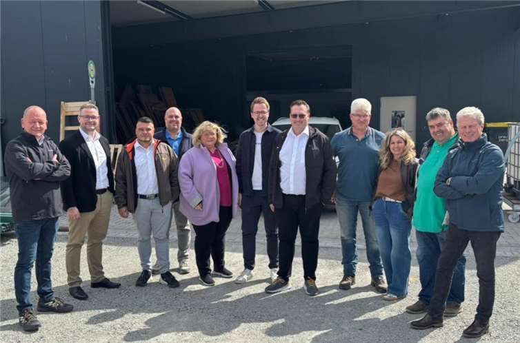 Die Vertreter der CDU Maifeld gemeinsam mit Stadtbürgermeister Erich Krämer (Vierter von rechts) bei der Besichtigung des Bauhofs.Foto: Frank Hastenteufel