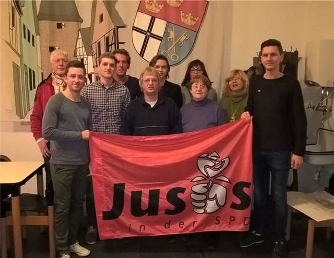 Die Vertreter der „Jusos Rheinschiene“ nutzten die Gelegenheit zum Austausch mit den Mitgliedern des SPD-Ortsvereins Erpel. privat