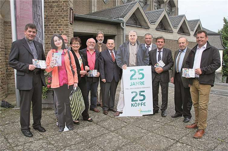 Die Vertreter der Kroatienhilfe Gospa Mira, Vertreter der Stadt, des Bistums und die Ehrengäste aus Kroatien wollen weiter an der deutsch-kroatischen Freundschaft bauen und den Blick mit der Renovabis-Ausstellung auf Ost- und Mitteleuropa lenken.privat