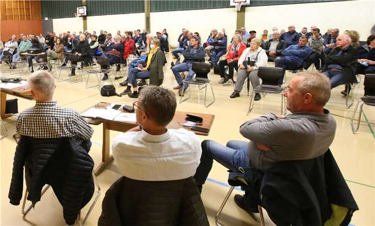 Die Vertreter der Ortsgemeinde nehmen die Anregungen der Bürgen entgegen.Foto: privat
