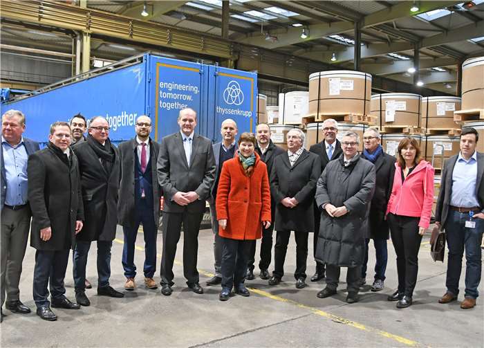 Die Vertreter der Projektpartner freuen sich über die zugesagte Förderung und den Start des Projektes „Dockside 5G – Vernetzte Logistik am Andernacher Hafen“. Foto: privat