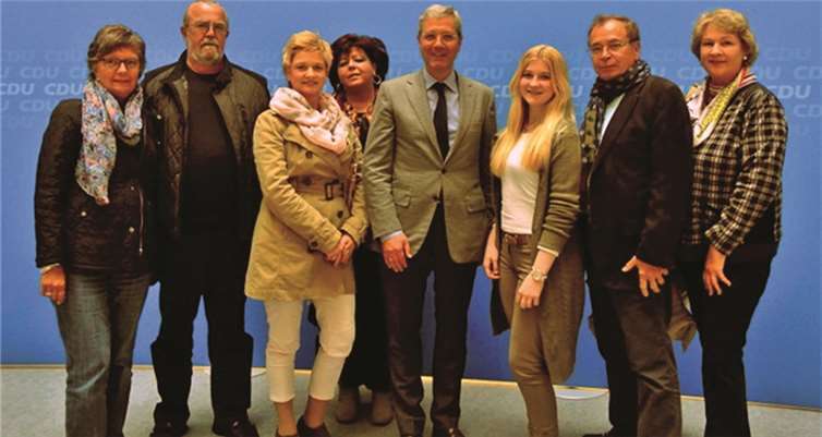 Die Vertreter der Rheinbacher CDU mit Norbert Röttgen (CDU; 4. von rechts). privat