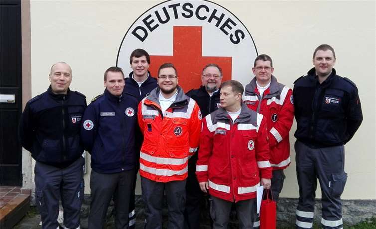 Die Vertreter der Schenlleinsatzgruppen erlernten den Umgang mit der digitalen Funktechnik. privat