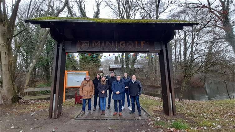 Die Vertreter der Vereine: v.l. Bernd Müller, Maik Alof, Elisa Kern, Franz-Josef Schmidt, Hans-Dieter Spohr (Bürgermeisterkandidat), Pierre Fischer (JU-Kreisvorsitzender) und Günter Buhr.Foto: privat