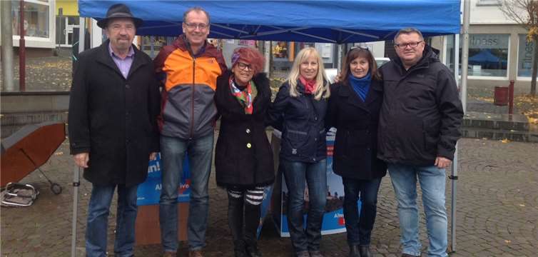 Die Vertreter des AfD-Kreisverbands waren zufrieden mit der Resonanz, auf die sie in Dierdorf stießen. privat