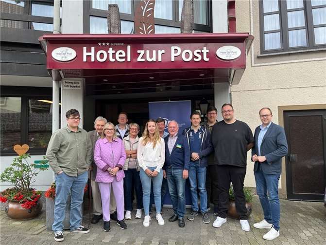 Die Vertreter von Junger Union und CDA: v.l.n.r. Sven Schütz, Joachim Herudek, Monika Krautscheid-Bosse, Christoph Menzenbach, Roswitha Gottbehüt, Verena Schütz, Norbert Faltin, Werner Hammes, Cedric Bellmann, Sebastian Müller und Pierre Fischer. Foto: privat