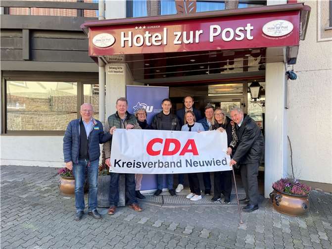 Die Vertreter von Junger Union und CDA: v.l.n.r. Werner Hammes, Christoph Menzenbach, Roswitha Gottbehüt, Dion Nebel, Pierre Fischer, Jenny Ferdinand, Norbert Faltin, Monika Krautscheid-Bosse, Joachim Herudek. Foto: privat